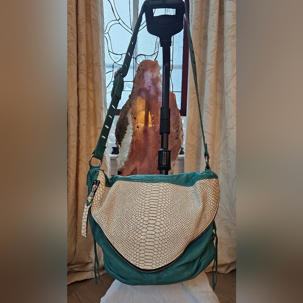 Brand New Tylie Malibu Rare Bag Supple Tourquoise Leather W/ Snake Embossed Flap - Picture 4 of 16